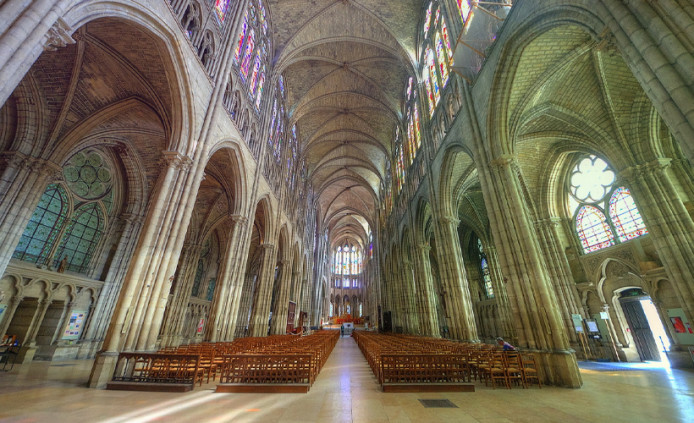 Basilique de Saint-Denis et puces Saint-Ouen